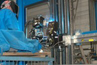 Система нанесения наплавного слоя сварного шва во всех направлениях