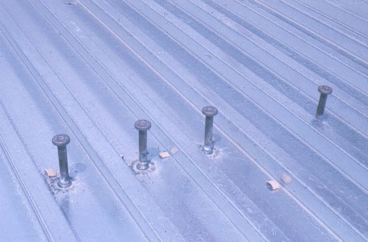 03. Пример сварки упоров NELSON с проплавкой профильного листа.