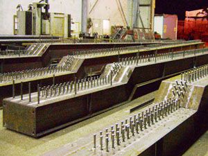 10. Гибкие упоры в производстве ферм для крупных строительных конструкций.