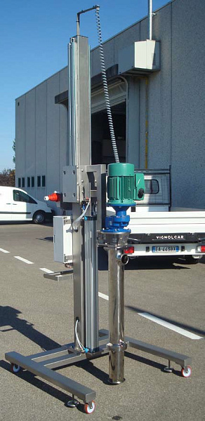 Винтовой вертикальный насос CSF Inox с подъемным механизмом